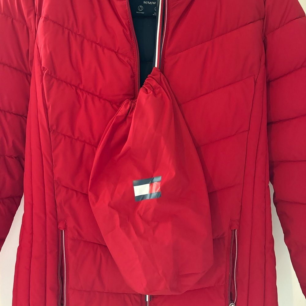 Tommy Hilfiger ThFlex Women’s Puffer Jacket Size Medium Red Hooded Long Lengh - Picture 3 of 7